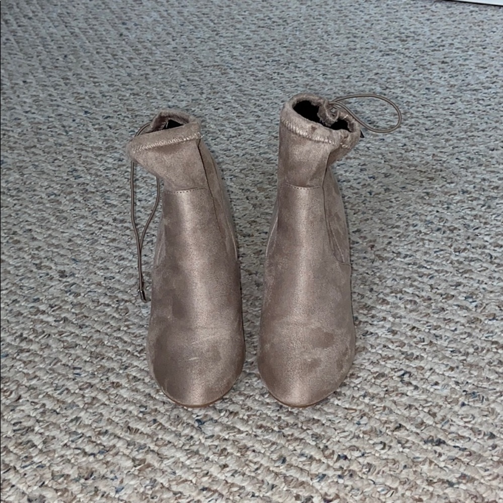 Nine West tan suede bootie